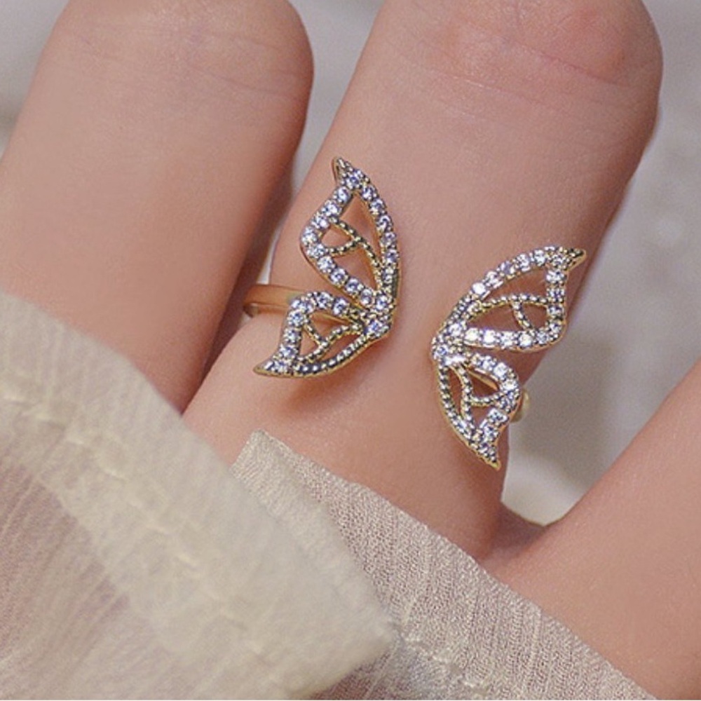 Elegant Gold Butterfly Ring